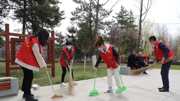 【第一眼】慶陽市區(qū)聯(lián)動開展“擦亮慶陽 煙頭清零”和文明勸導(dǎo)志愿服務(wù)示范活動