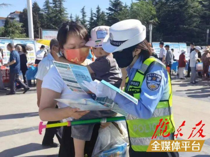 【創(chuàng)建全國文明城市·我們在行動】西峰公安交警強(qiáng)化“一老一小”宣傳，筑牢交通安全防線