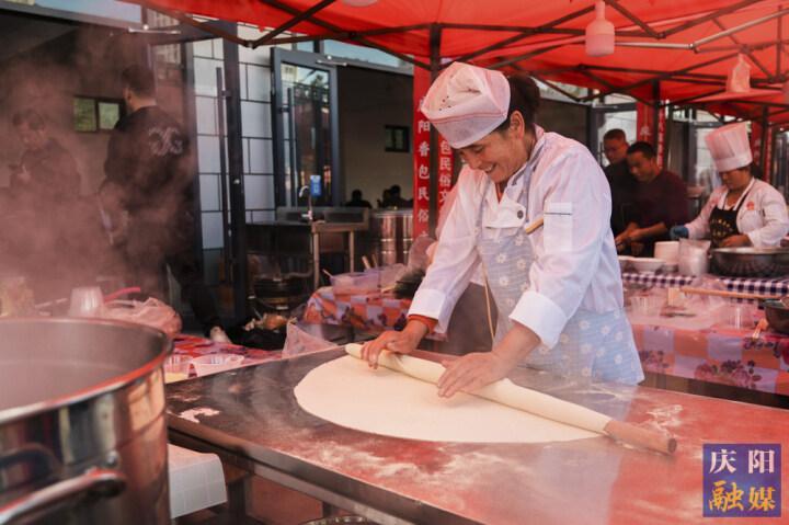 【攝影報道】名廚競技烹美食 游客盡享饕餮餐