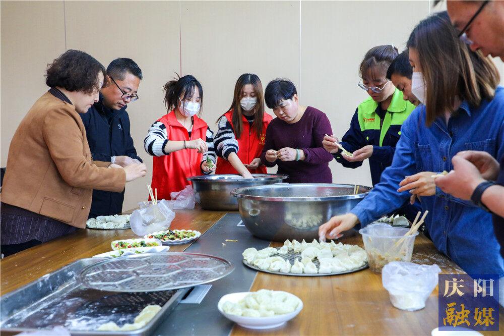 【攝影報道】冬至大如年，人間小團圓！西峰區(qū)寧縣西路社區(qū)熱氣騰騰過冬至