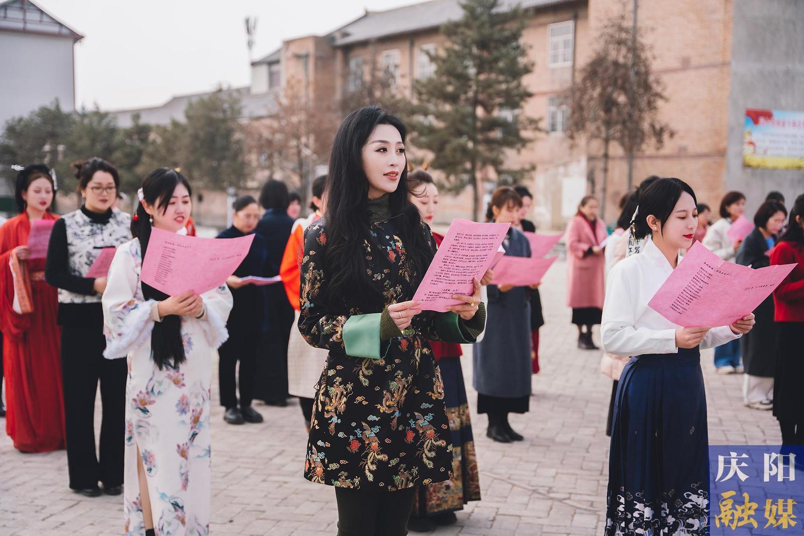 【攝影報道】春日有約不負芬芳 ——市委宣傳部、市委統(tǒng)戰(zhàn)部、市融媒體中心女職工攜手共慶“三八”國際勞動婦女節(jié)