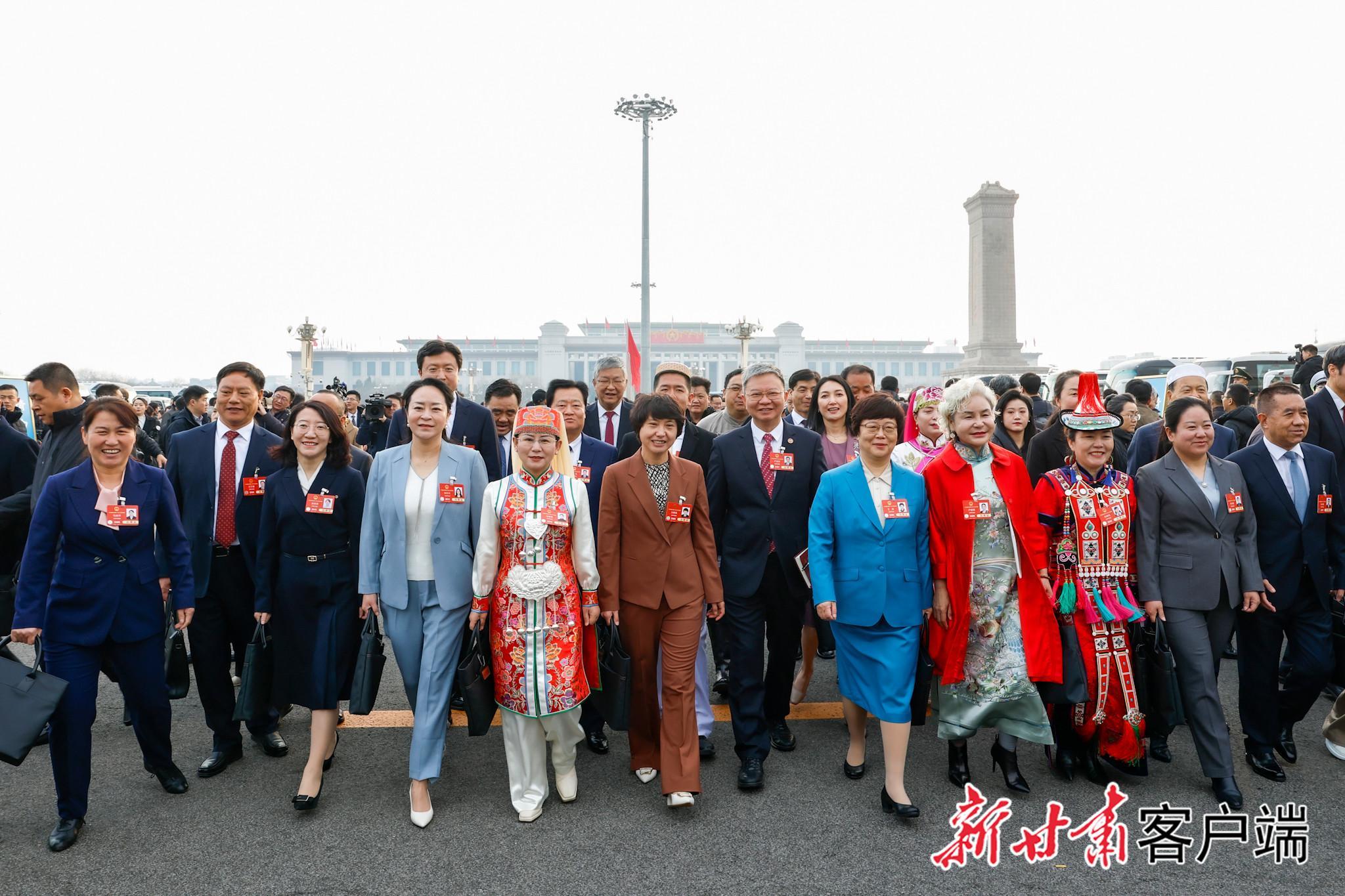 揚(yáng)帆春天里 奮進(jìn)新征程——在甘全國(guó)人大代表出席十四屆全國(guó)人大三次會(huì)議開幕會(huì)側(cè)記